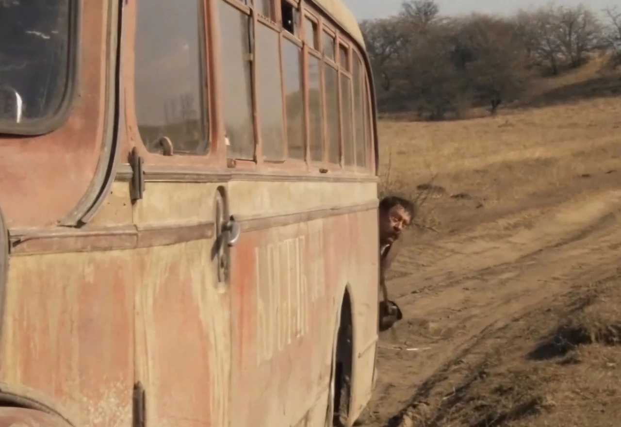 VIDEO | ''Zašto bježite'': Autobusi sa pristalicama SNS-a pobjegli pred studentima