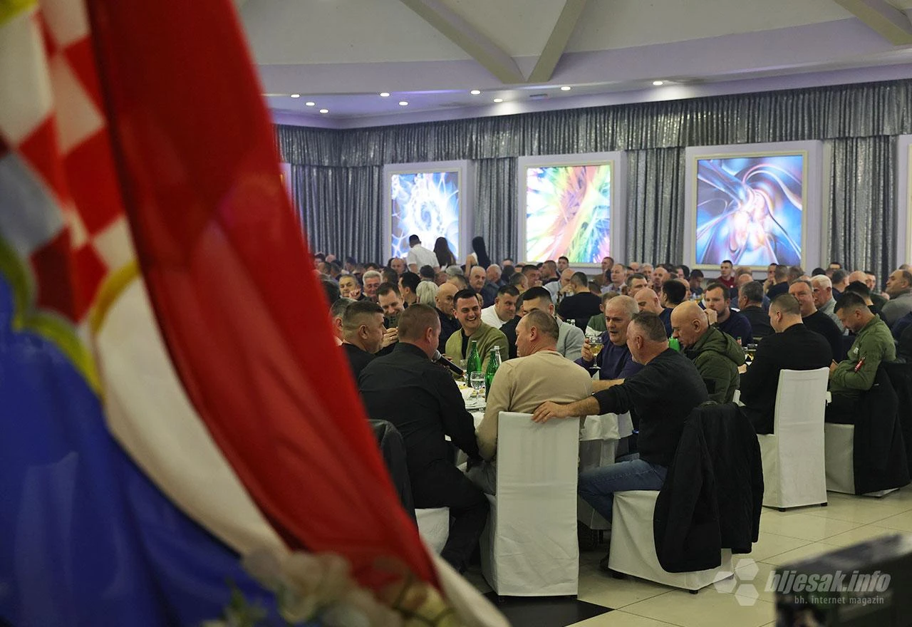 FOTO | Lovačka večer u Mostaru: Stotine gostiju uživalo u bogatom programu