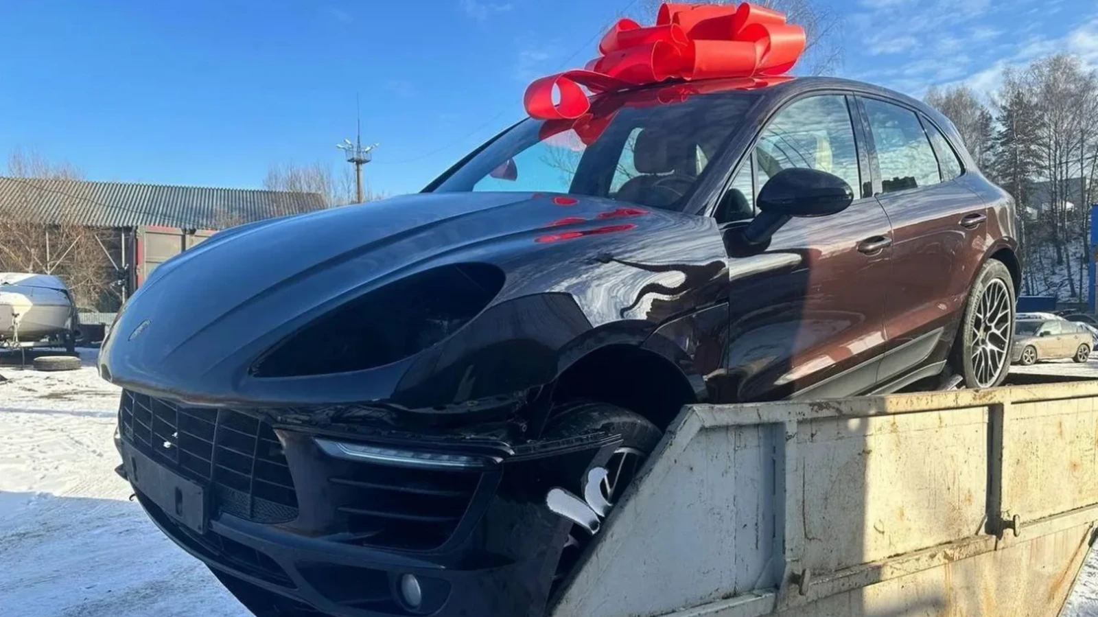 Porsche u kontejneru: Je li dar za ženu stvarno završio u smeću ili je sve bila samo laž?