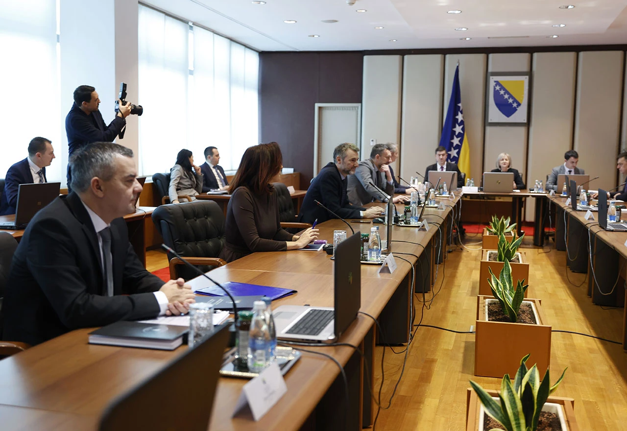 Usvojen proračun i europski zakon bez ruku SNSD-a; Zakon o Sudu vraćen na doradu