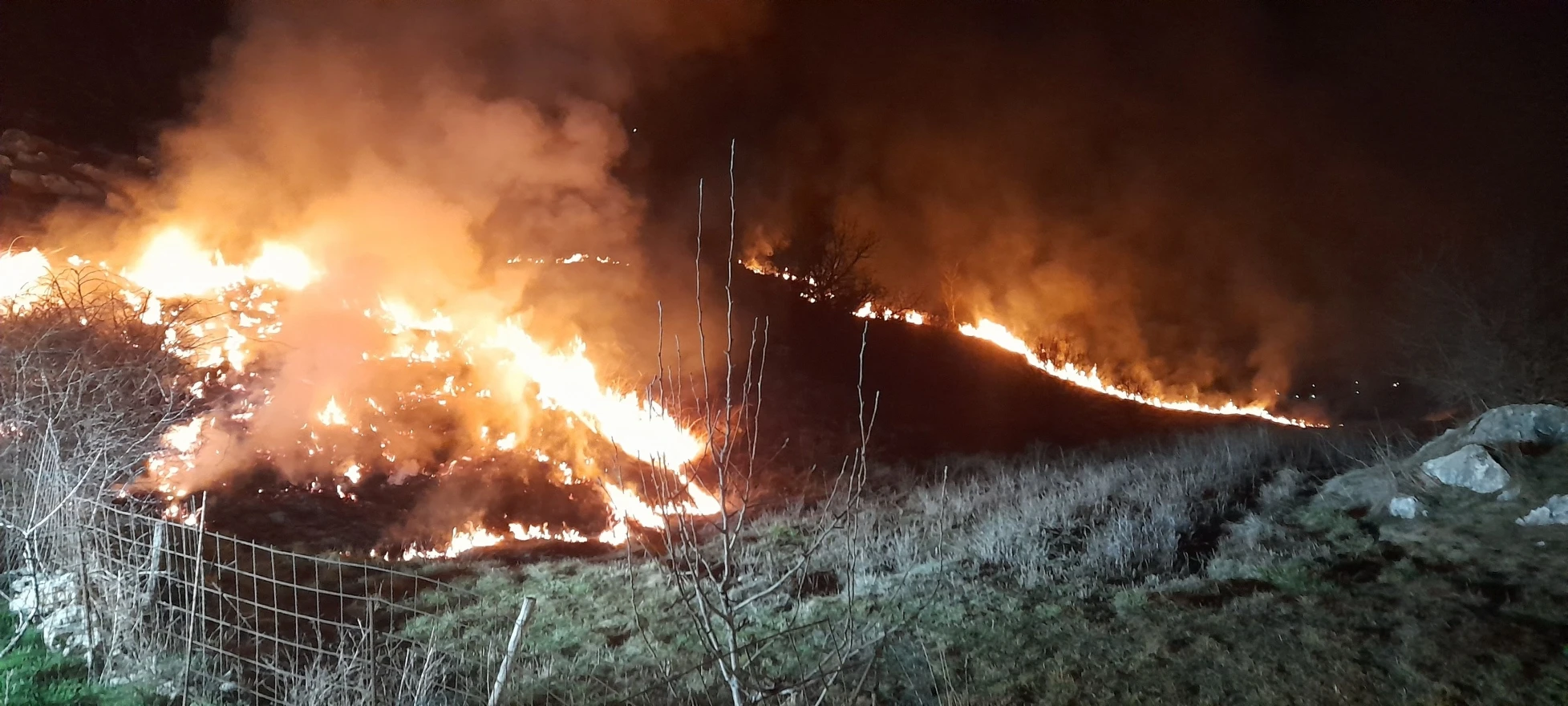 Vatra prijetila farmi i sjeniku u Rakitnu