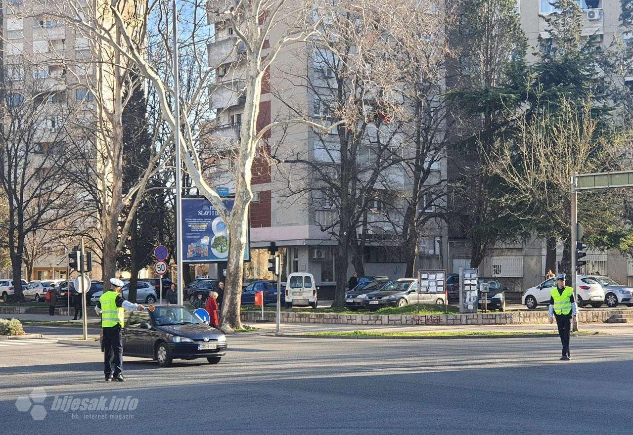 Mostar: Nakon majstora, semafor kod Mostarke dobio prometne policajce