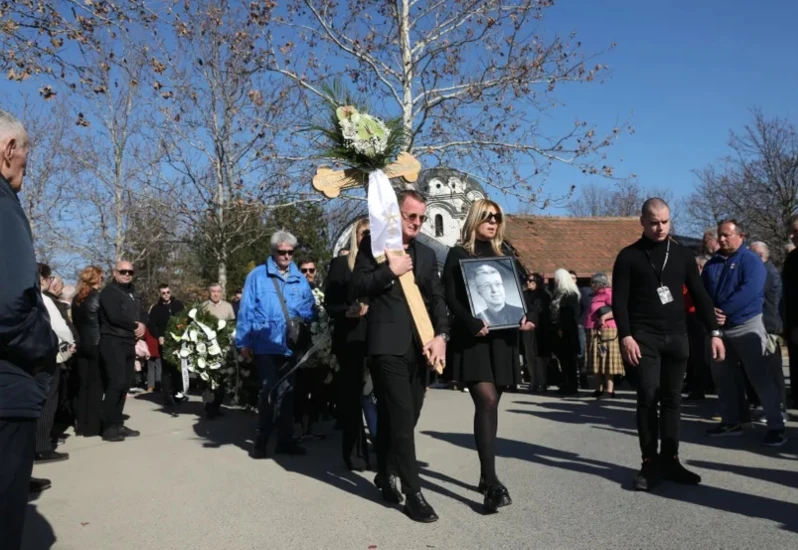 Pokopan je Saša Popović, ispratila ga obitelj i kolege 