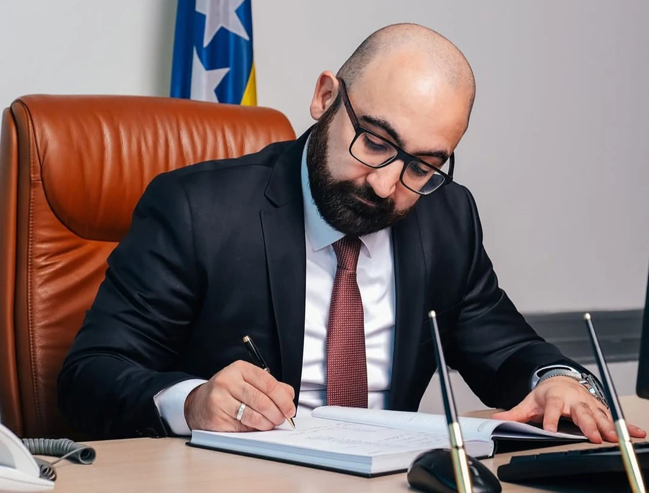 Hasanović upozorava: RS u ozbiljnim financijskim problemima