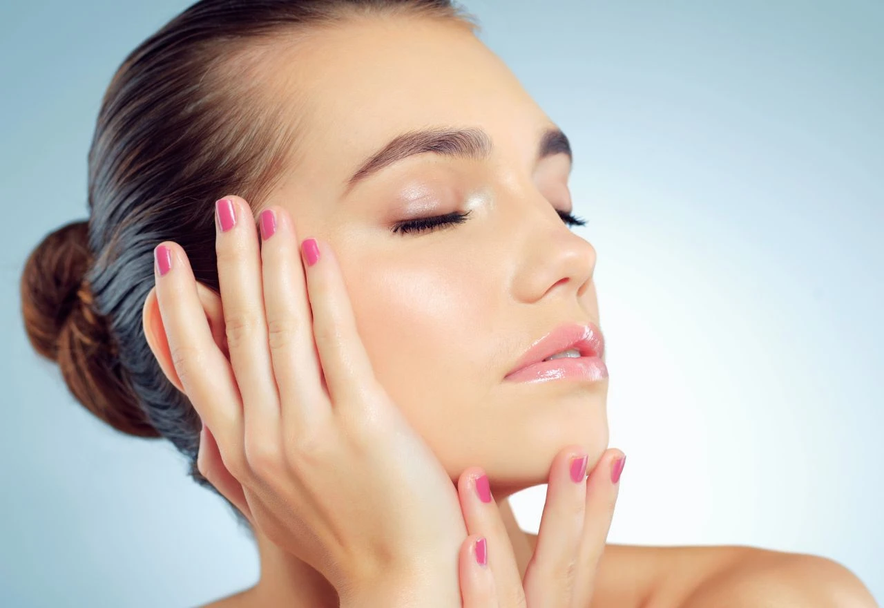 Dewy izgled kože: Njega i makeup za svjež izgled