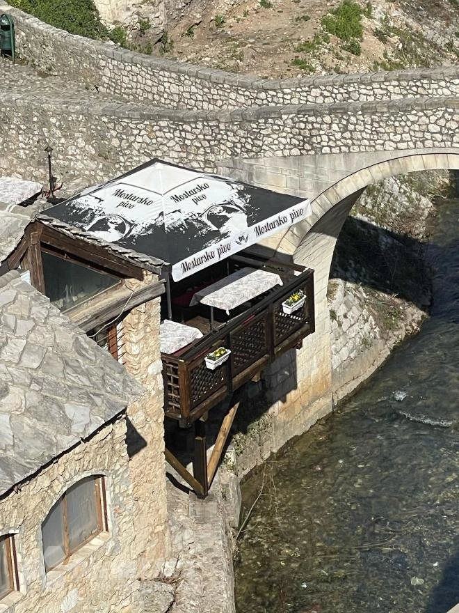 Mostarci negoduju: Kako je uopće moguće dobiti dozvolu za ovakvu gradnju?