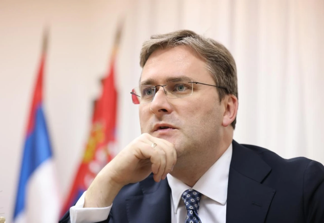 Napadnut srpski ministar kulture Nikola Selaković 