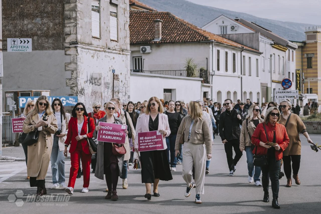 FOTO |''Kad su Mostarke šutjele?'' Građani Mostara poslali snažnu poruku