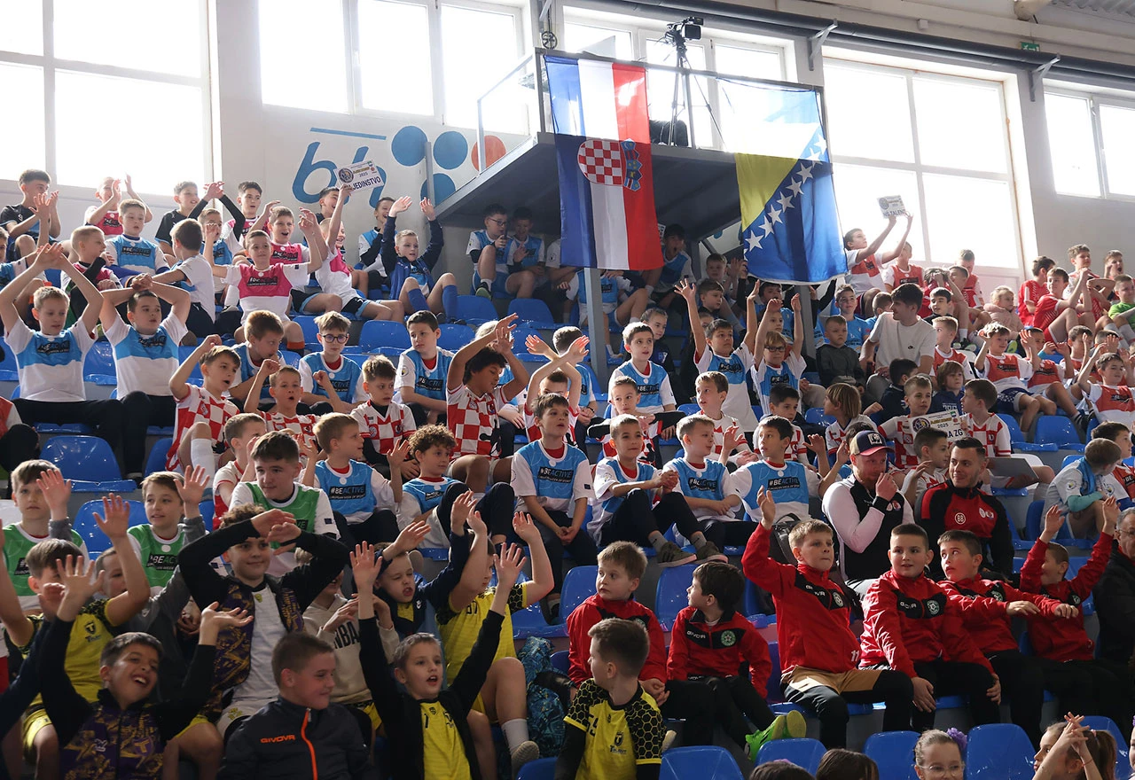 Sport spaja mlade: Djeca BiH i Hrvatske na turniru u Cazinu