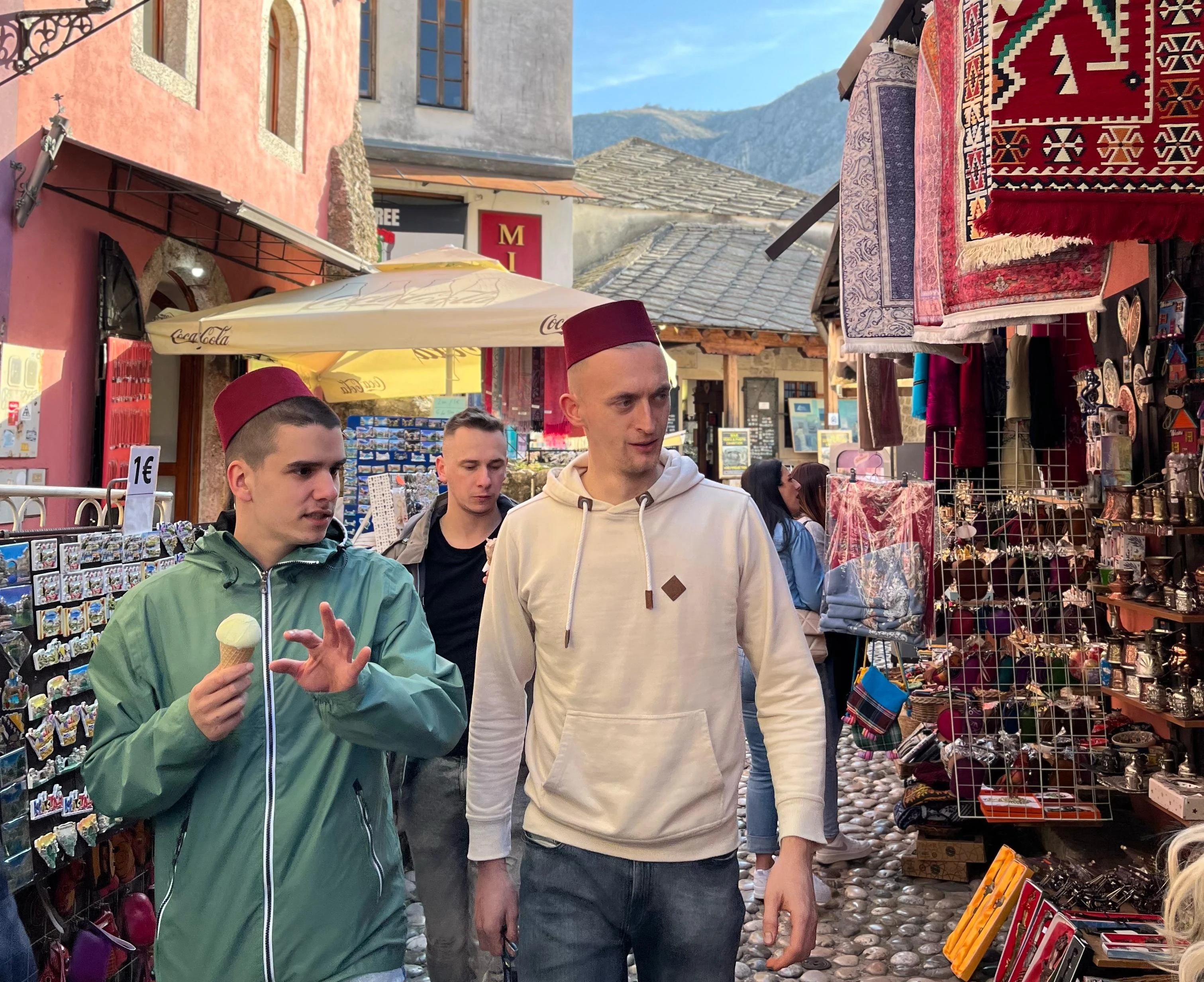 FOTO | Pitali smo turiste što ih to dovodi u Mostar