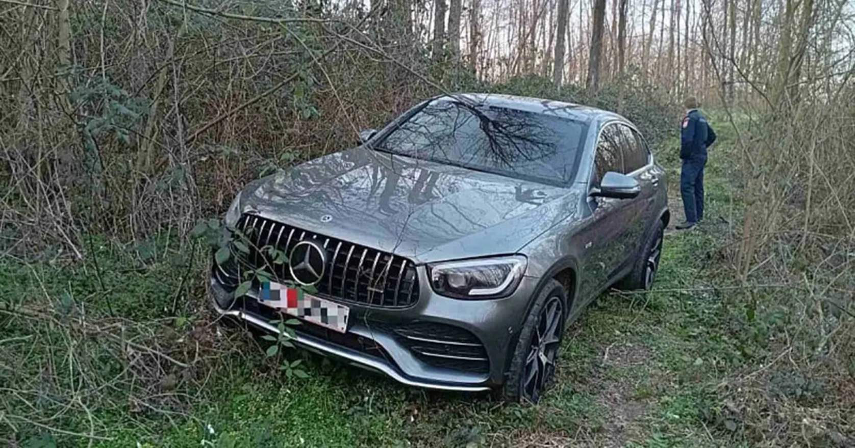 Skupocjeni Mercedes pronađen u šumi