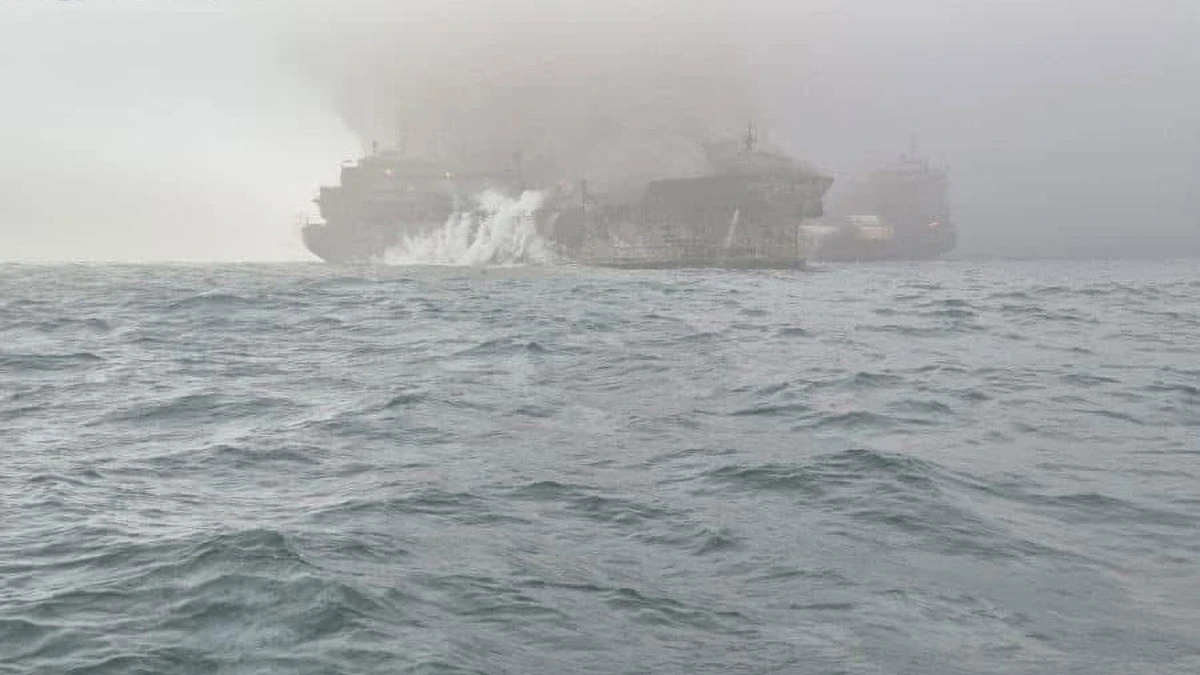 Tanker s avionskim gorivom u plamenu nakon što ga je udario teretni brod u blizini britanske obale