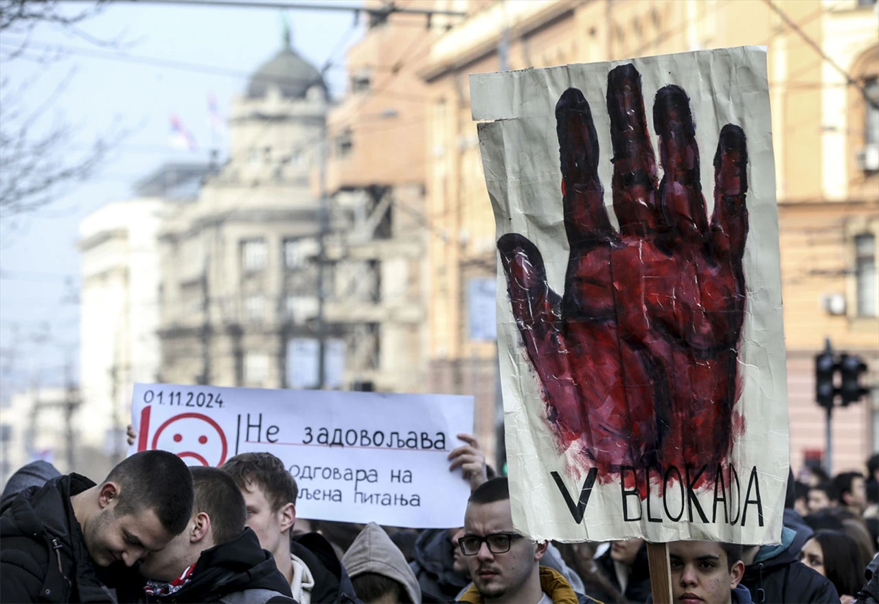 Prosvjedi u Srbiji: Studenti iz Novog Sada pješice kreću prema Beogradu