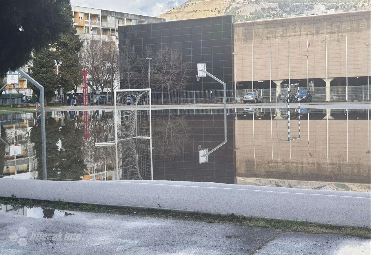 FOTO | Mostar ima novi bazen: 'Vojničko' pod vodom