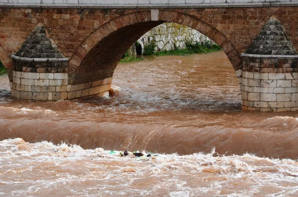 Izlijevanje vode na više mjesta u Bugojnu