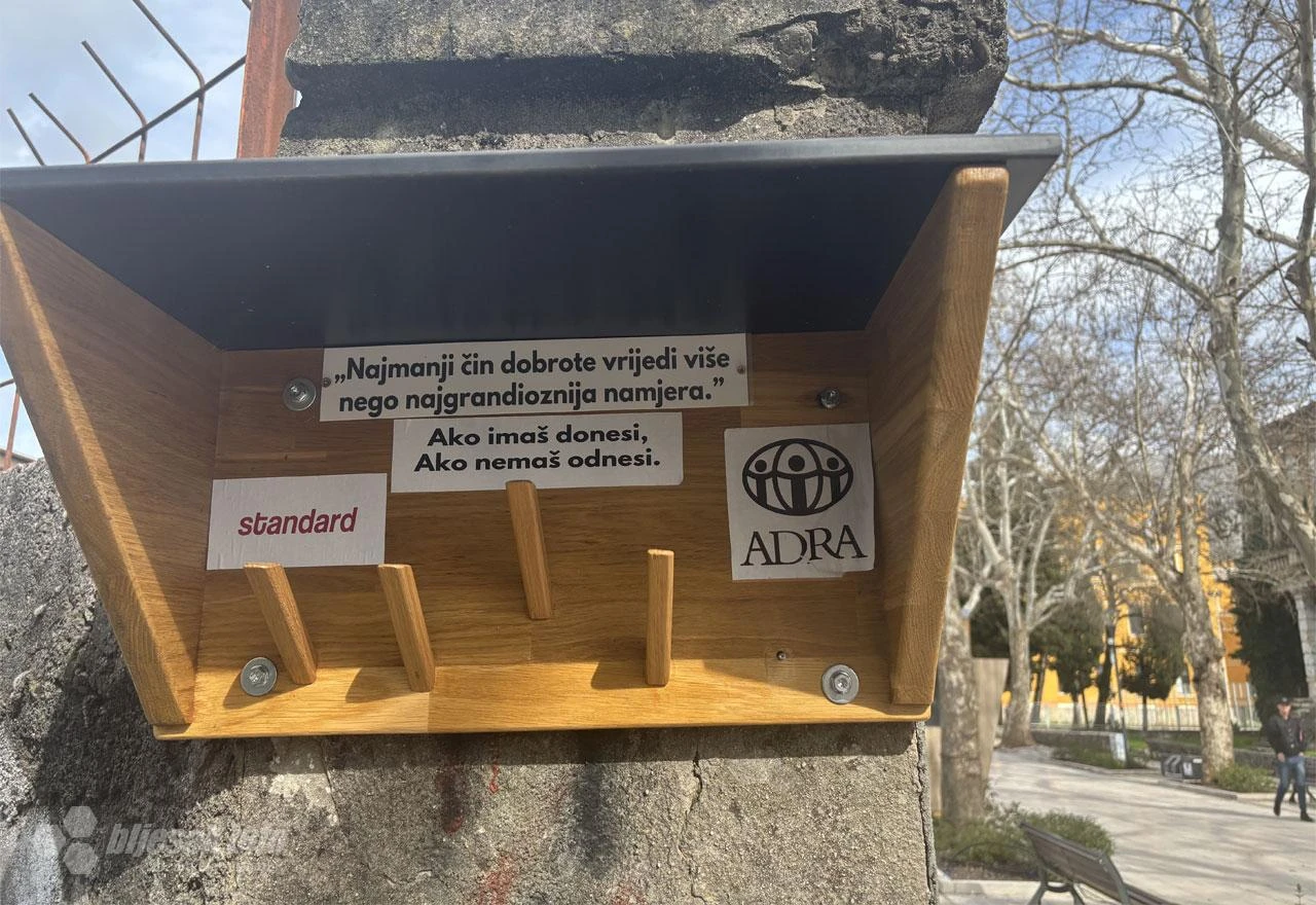 U Zrinjevcu postavljene donatorske vješalice