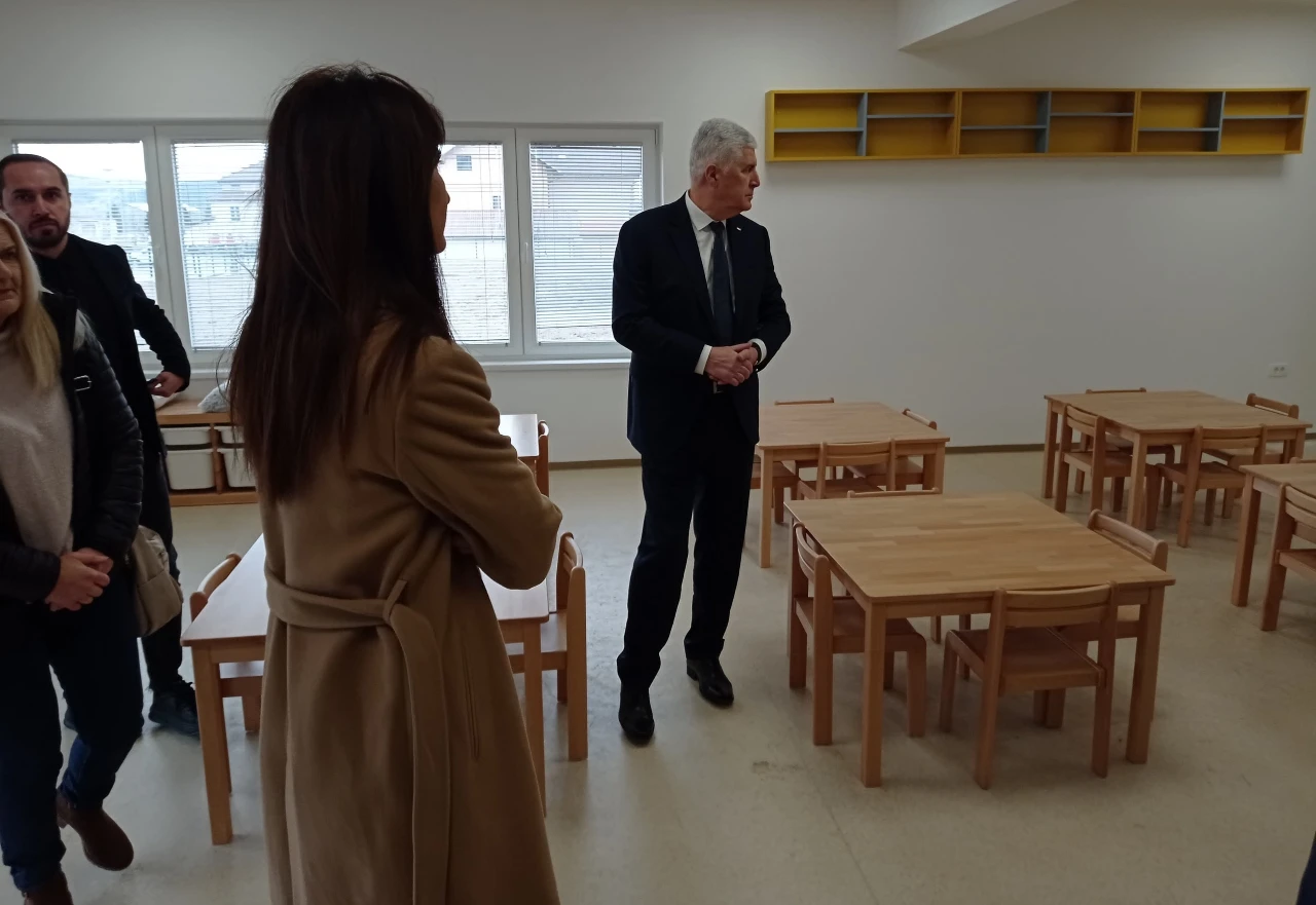 Čović u posjeti Kupresu: Obišao radove na projektima sportske dvorane i vrtića