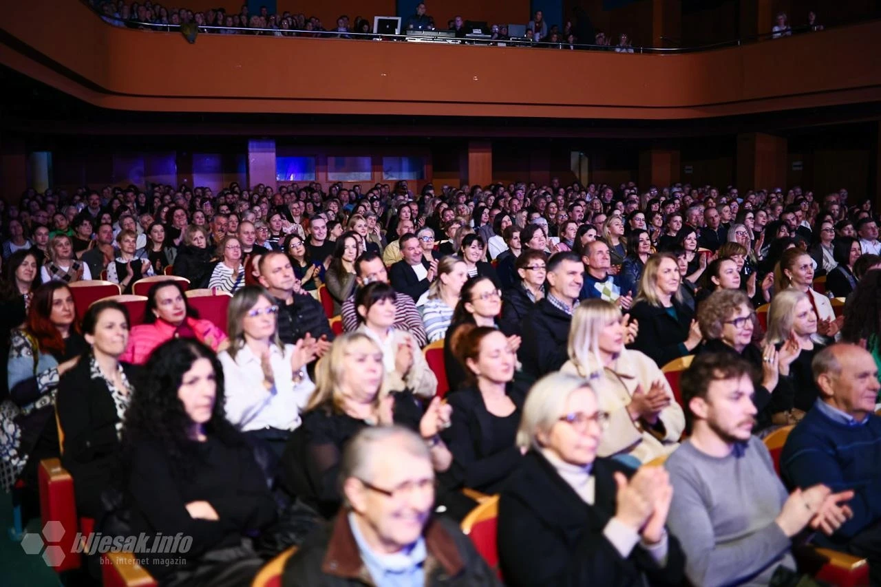 Humanitarni koncert za onkološke pacijente: Mostarci pjevali najljepše pjesme Kemala Montena 