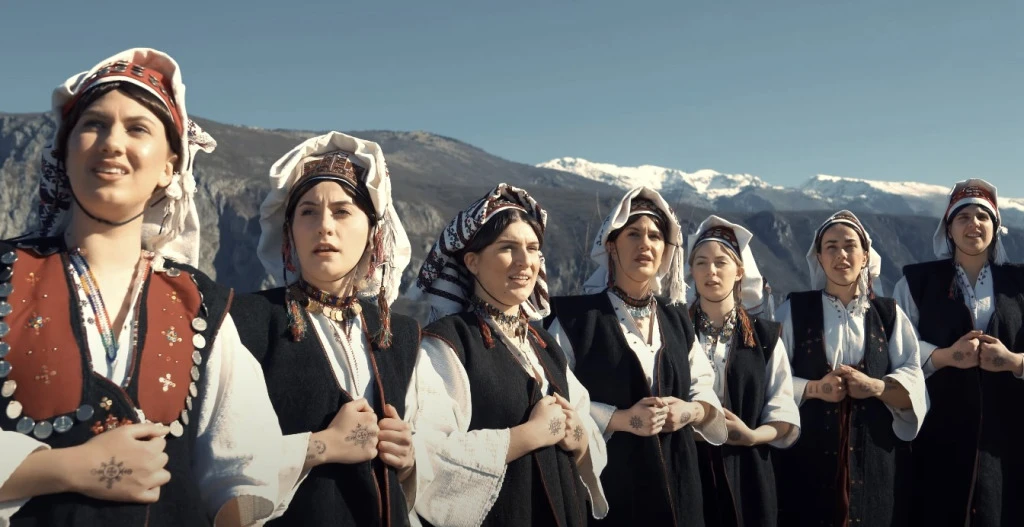 Hercegovke izbacile novu pjesmu - Poslušajte ''Oče naš''