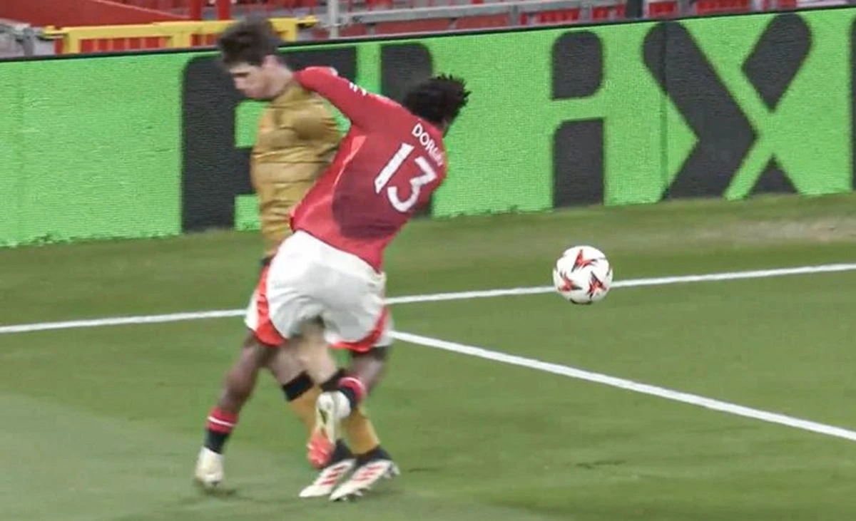Igrač Manchester Uniteda, priznao sucu da nije bilo penala