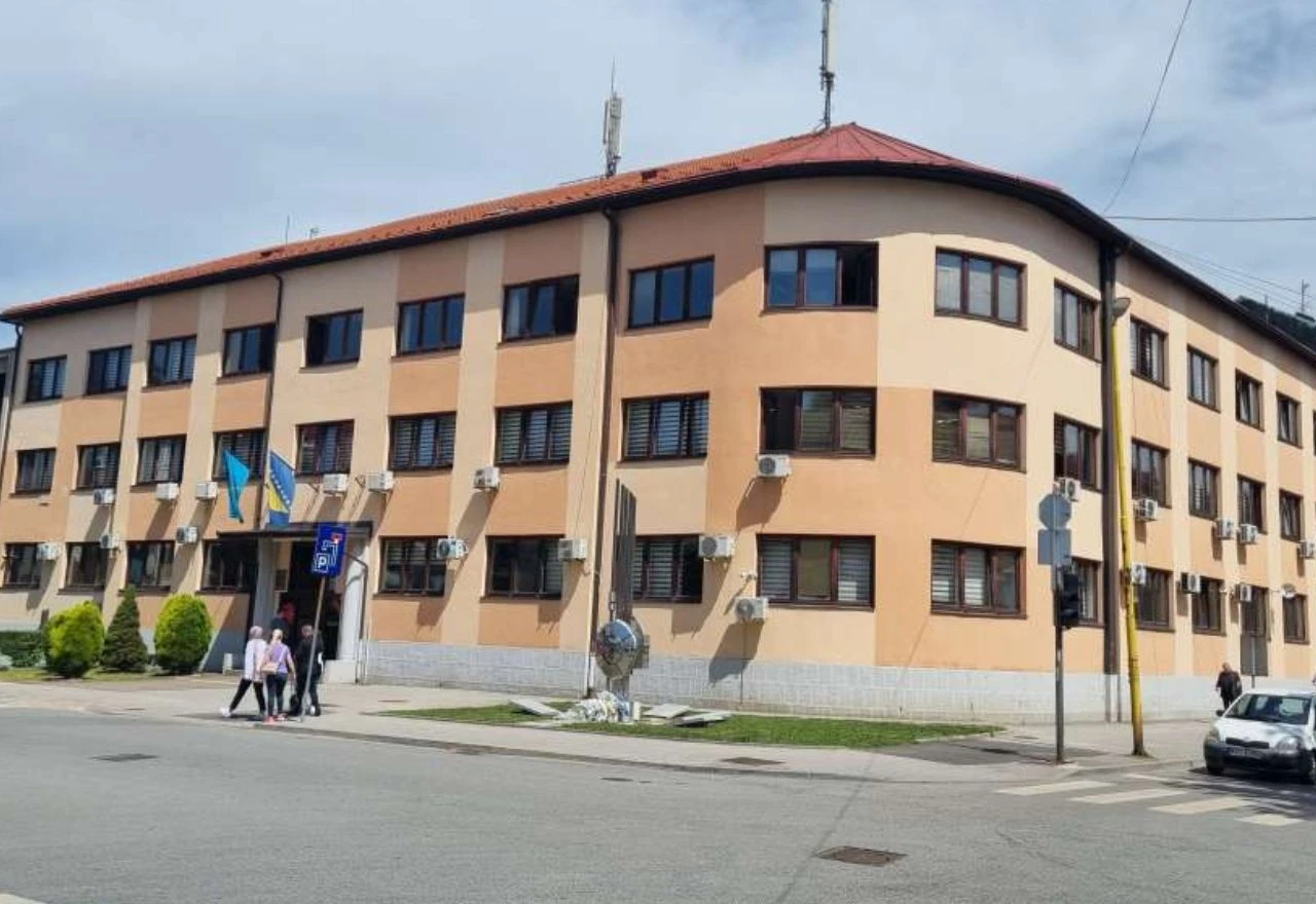 Maloljetnik napadnut u blizini škole, policija provodi istragu
