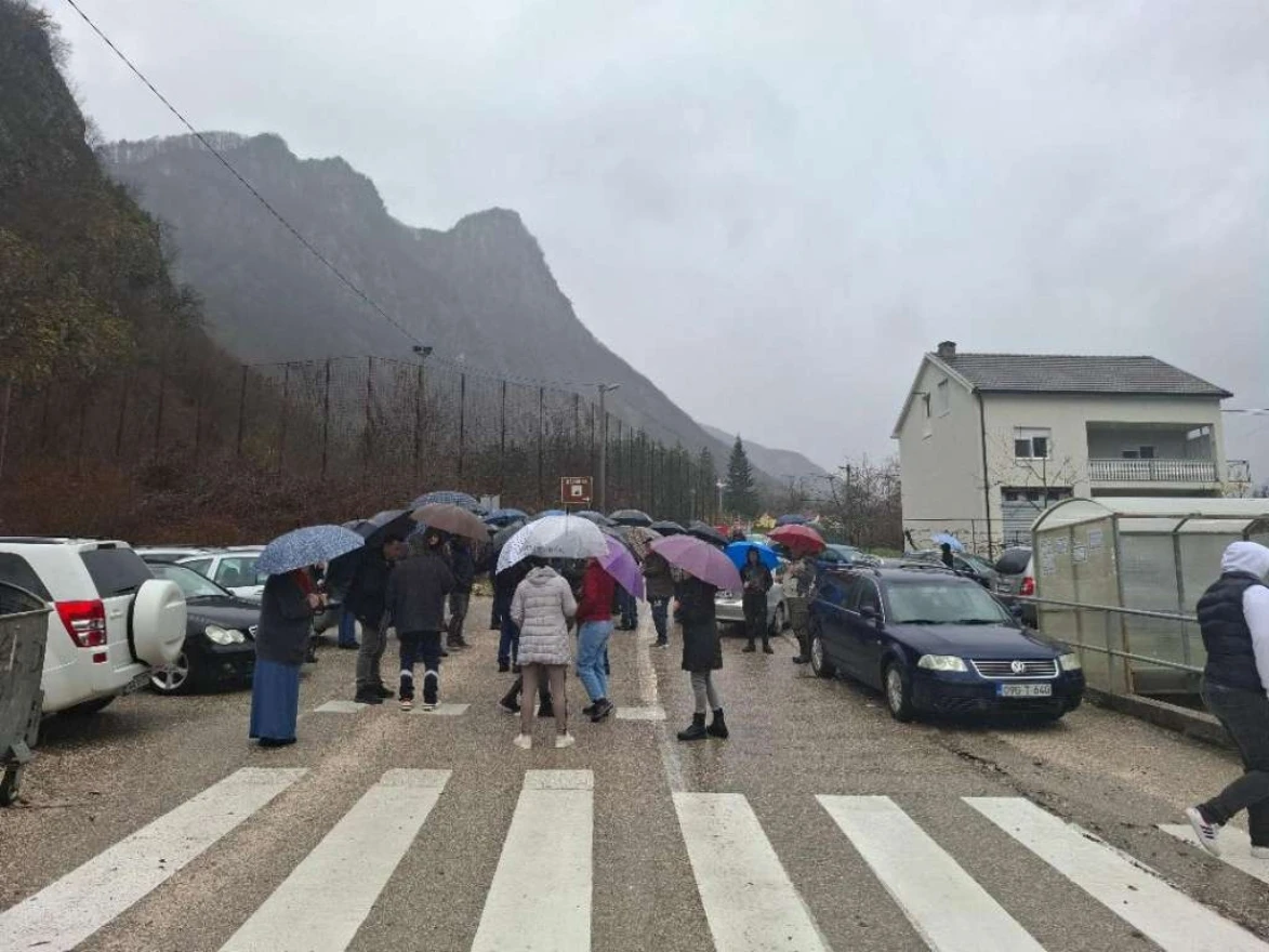 Mještani blokirali magistralnu cestu M17.5 Jablanica - Posušje