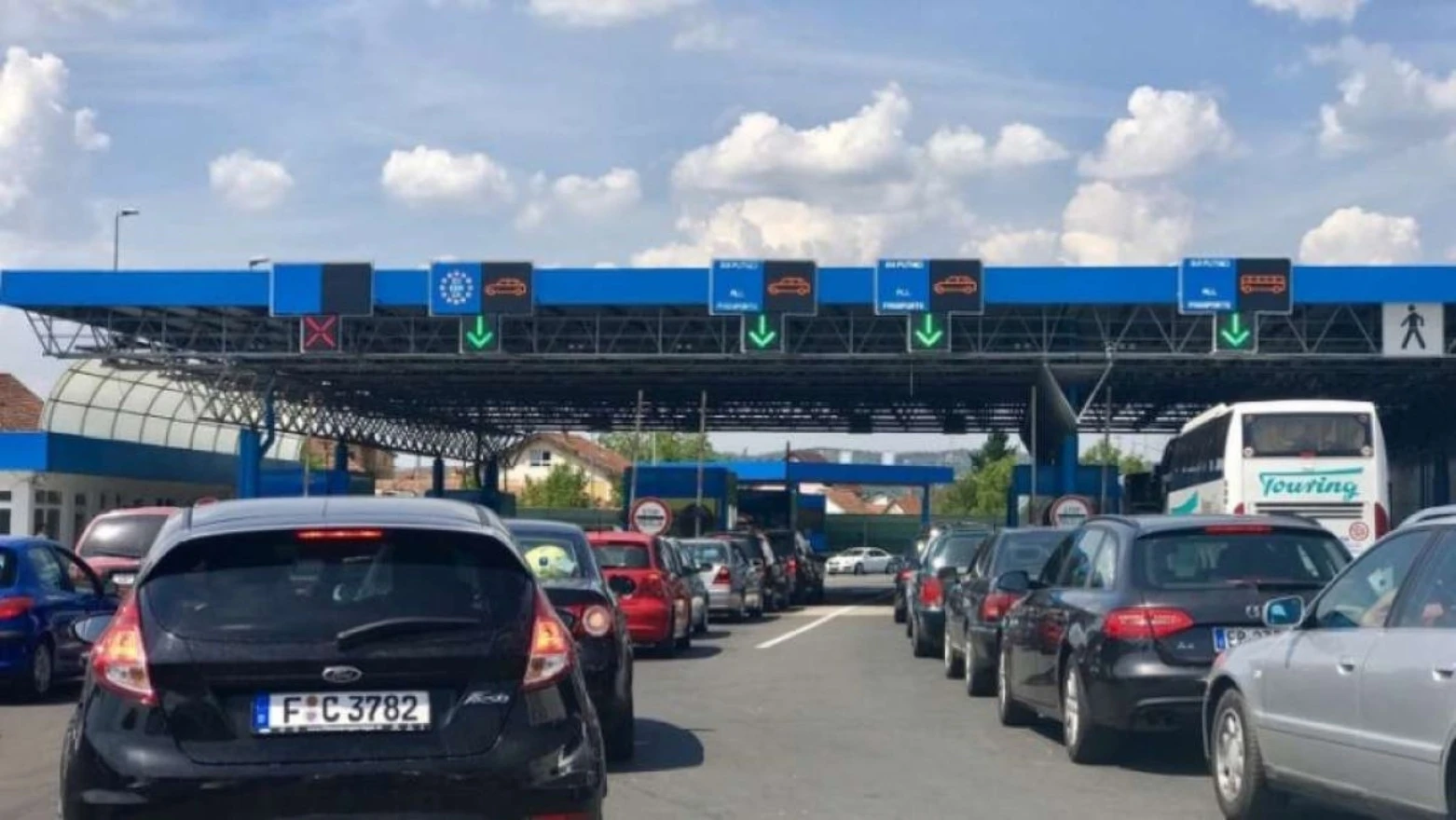 Hrvatske novinare iz nekoliko redakcija zaustavili na granici: ''Predstavljaju sigurnosni rizik''