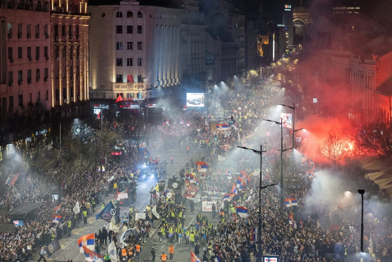 31 000 ljudi se okupila u Pionirskom parku, oštećeni traktori
