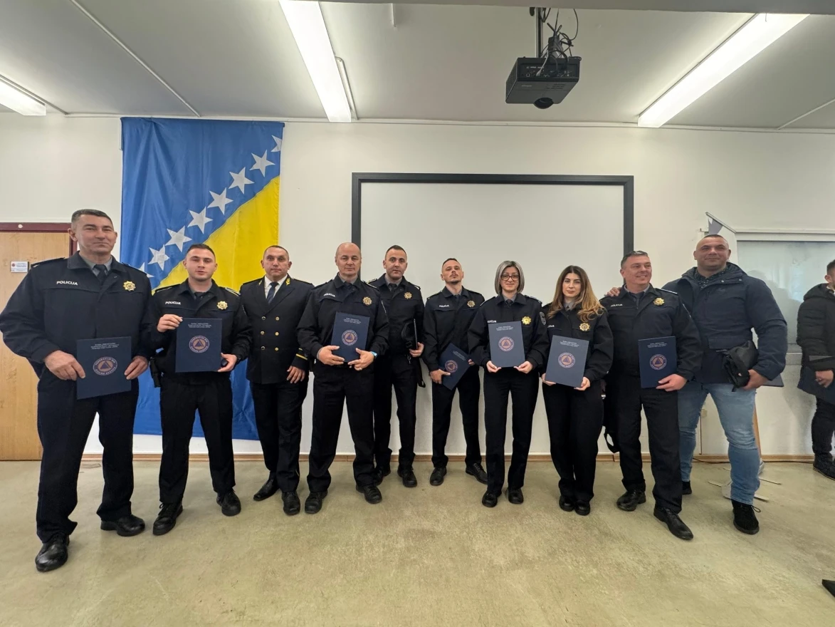 Policijskim službenicima dodijeljena priznanja za zasluge u zaštiti i spašavanju