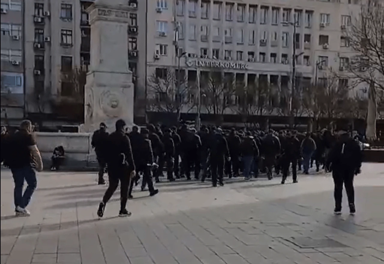 VIDEO | Maskirani muškarci u Beogradu: Spremaju li se incidenti?