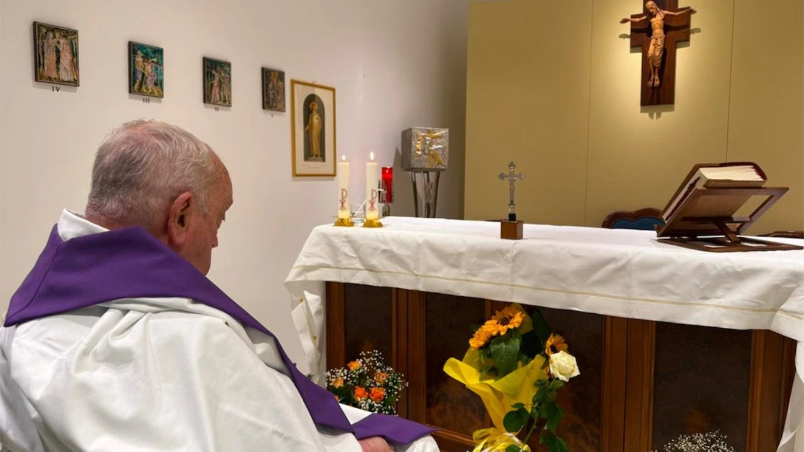 Objavljena prva fotografija Pape Franje otkako je u bolnici