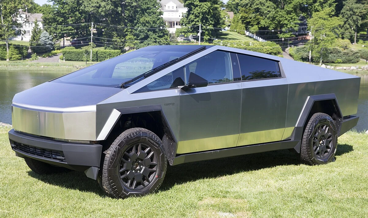 Tesla zaustavio prodaju Cybertrucka: Paneli otpadaju s "neuništivog" vozila