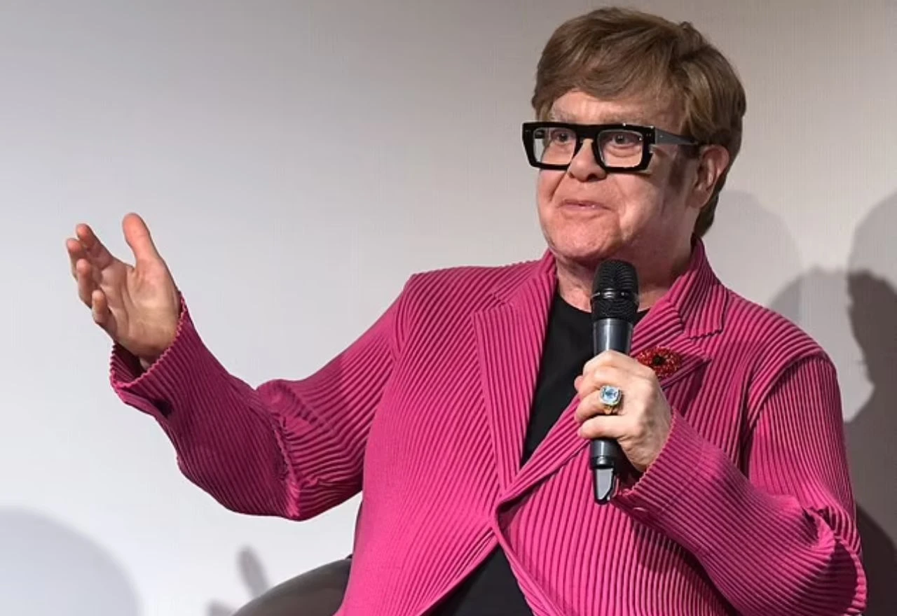 Sir Elton John sve lošije: Pjevač više ne može potpisivati autograme