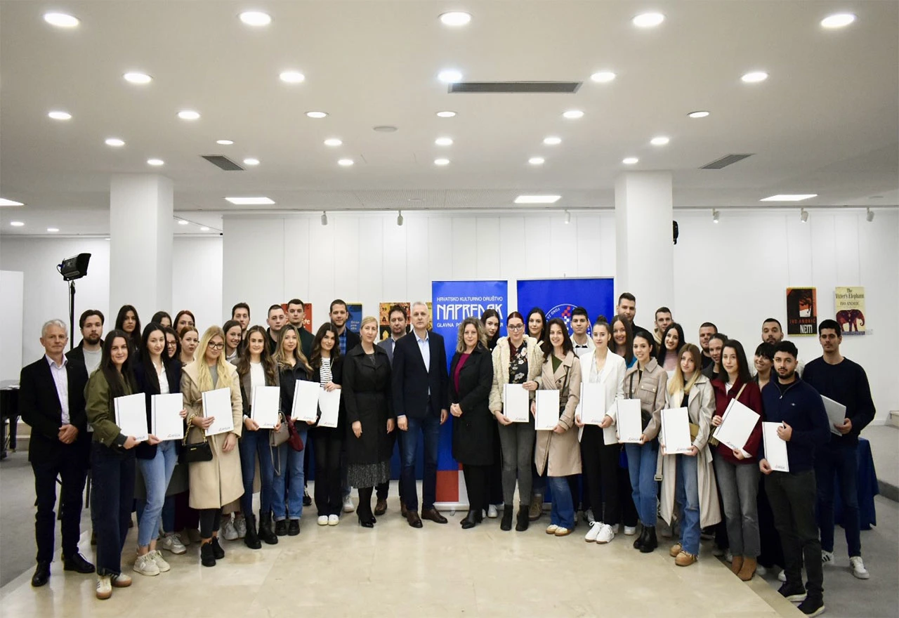 Mostar: Studenti potpisali ugovore o stipendijama HKD Napredak