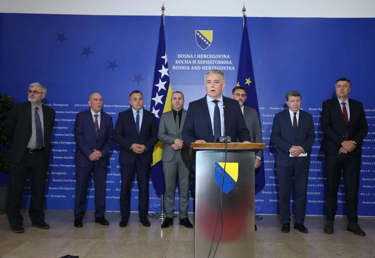 Zastupnici SDA i DF-a zahtijevaju povlačenje odluke o nacrtu novog ustava RS-a