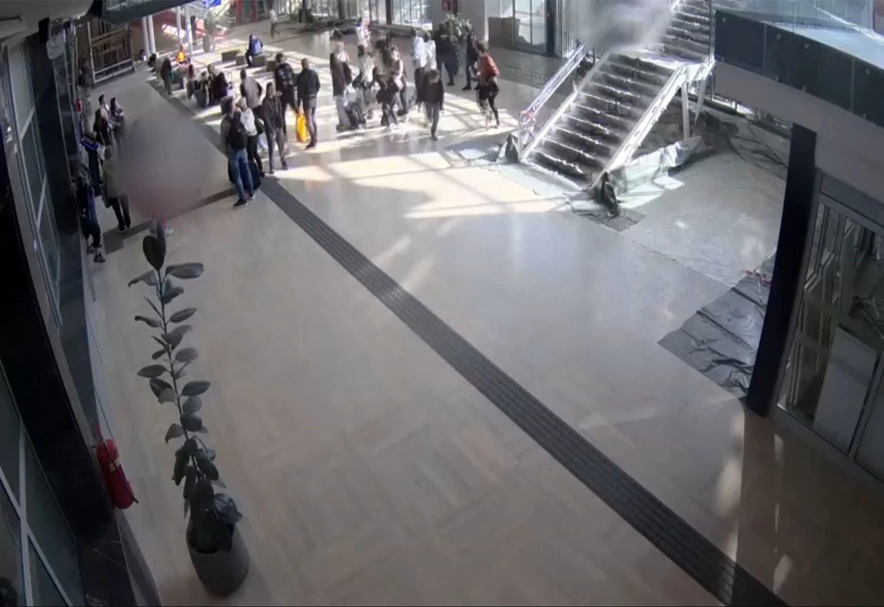 Novi snimci pada nadstrešnice u Novom Sadu