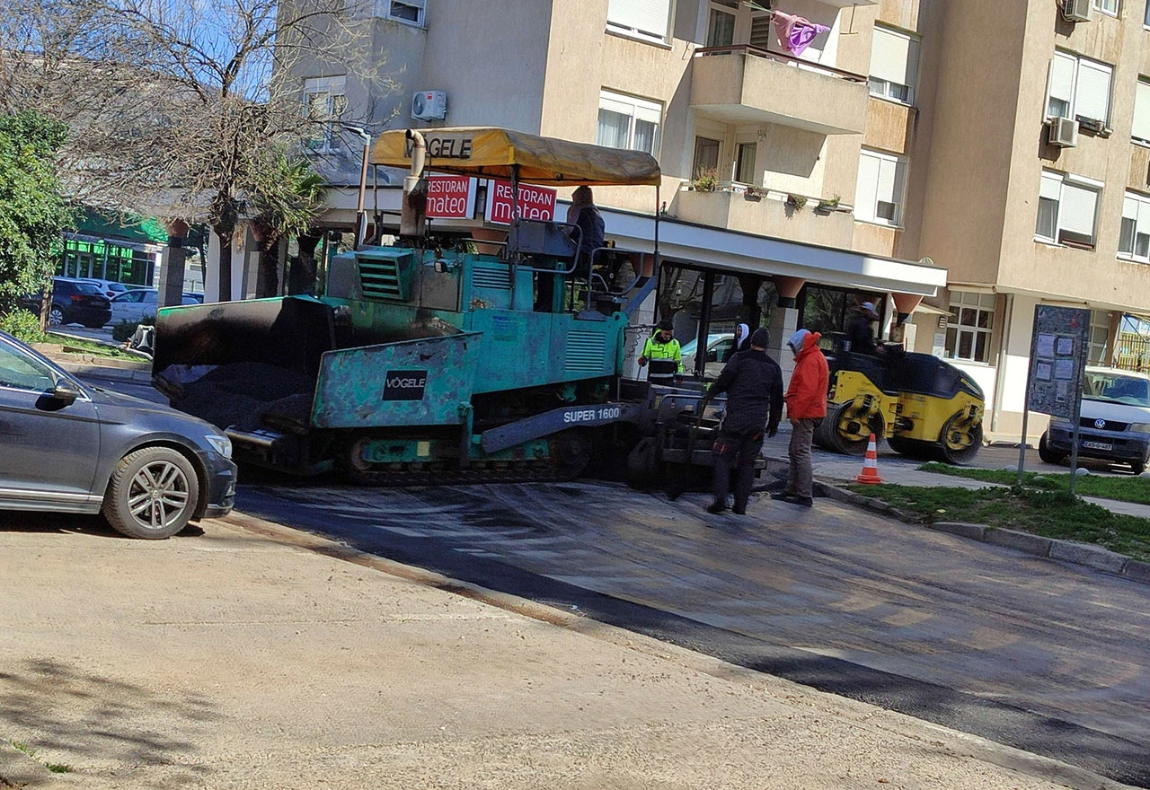 Vozači oprez: Počelo asfaltiranje ceste od Shankly's Puba do restorana Mateo