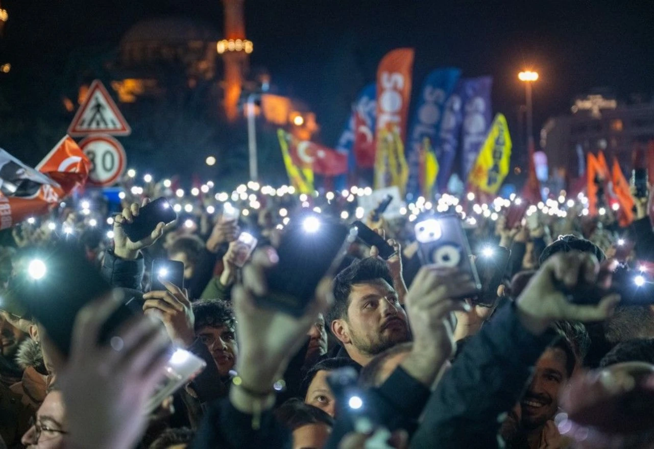 Tisuće na ulicama Istanbula u znak podrške uhićenom gradonačelniku