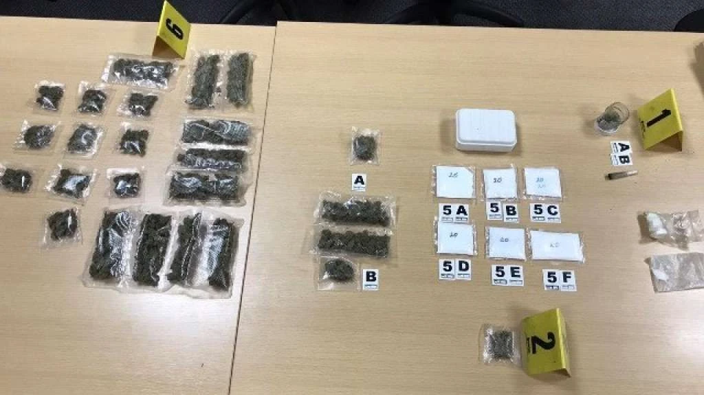 Policija upala u kuće u Bugojnu: Pronađene droge, oružje i vaga!