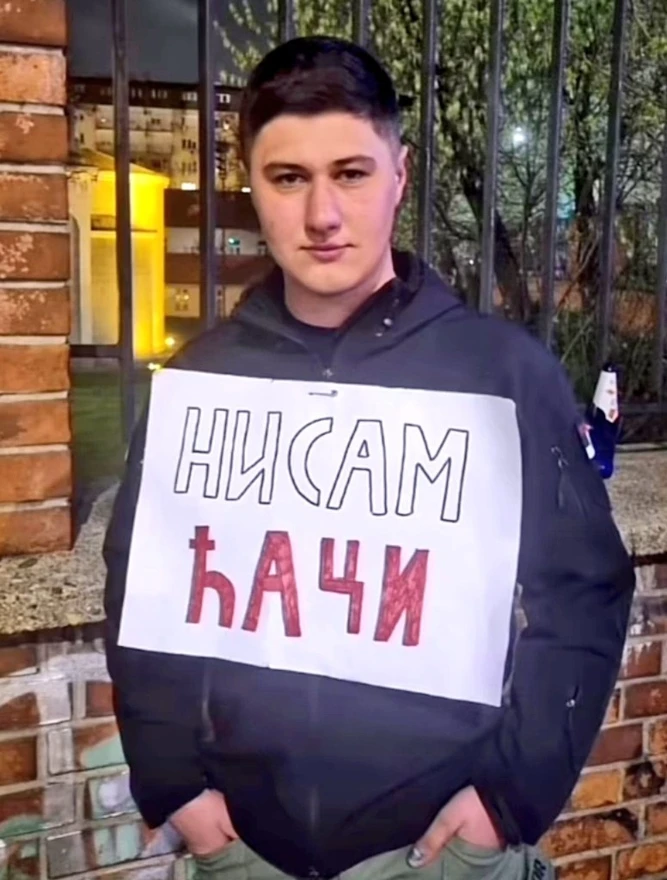 ''Nisam ćaci!'' – Fotografija mladića iz Srbije postala viralni hit