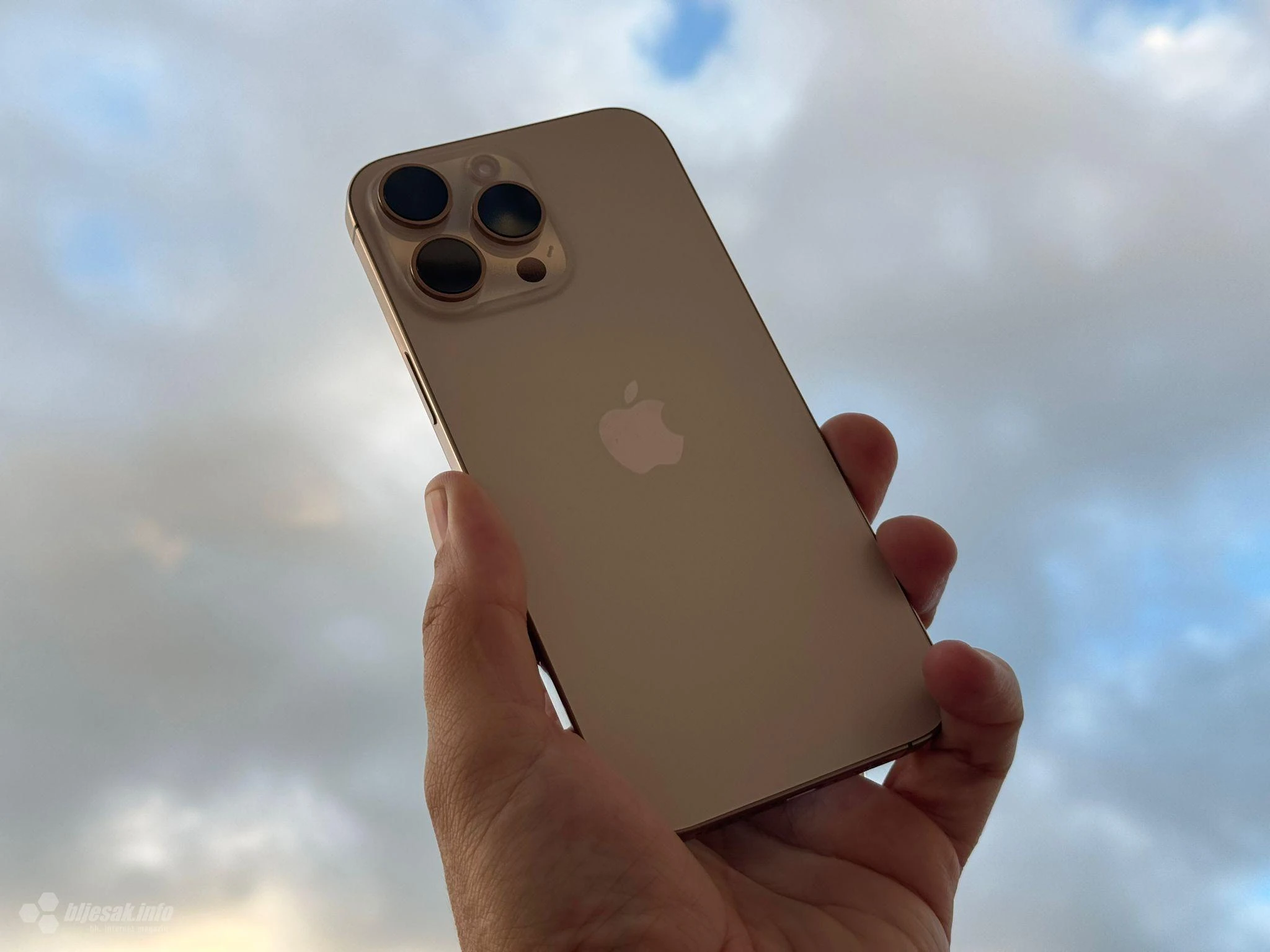 EU daje zeleno svjetlo iPhoneu bez priključaka i USB-C-a