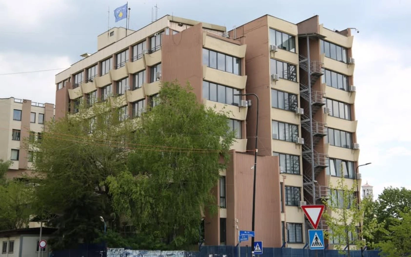 Kosovo: Podignuta optužnica za ratni zločin protiv dvojice Srba i  jednog Bošnjaka