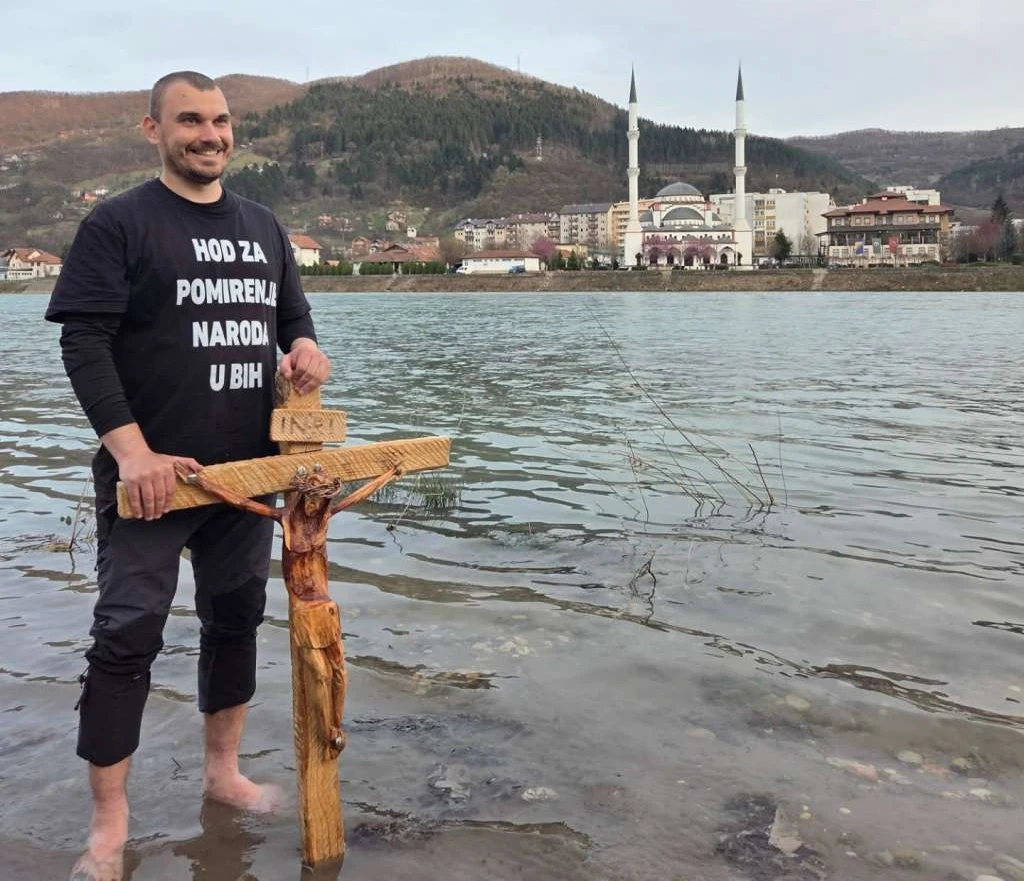 Hod za pomirenje: Dok hodam sam, plačem od radosti