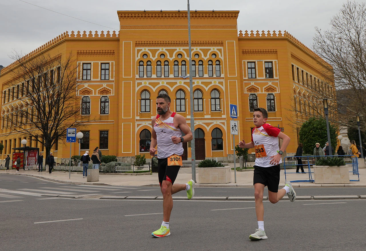 FOTO | Mostar Run Weekend: Više od 1.200 natjecatelja trčalo za grad bez barijera
