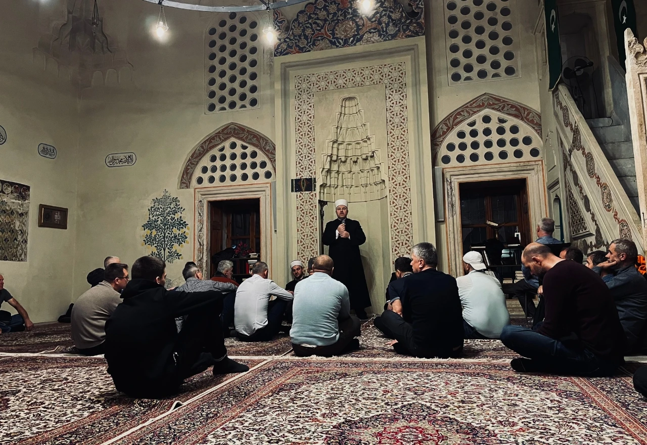 Hafiz dr. Mensur Malkić održao inspirativno predavanje u Karađoz-begovoj džamiji