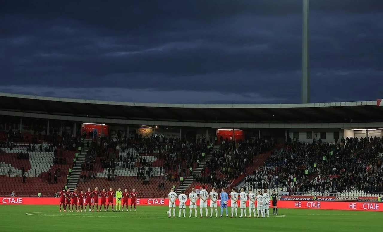 Minuta šutnje na stadionu Rajko Mitić, komentator se rasplakao