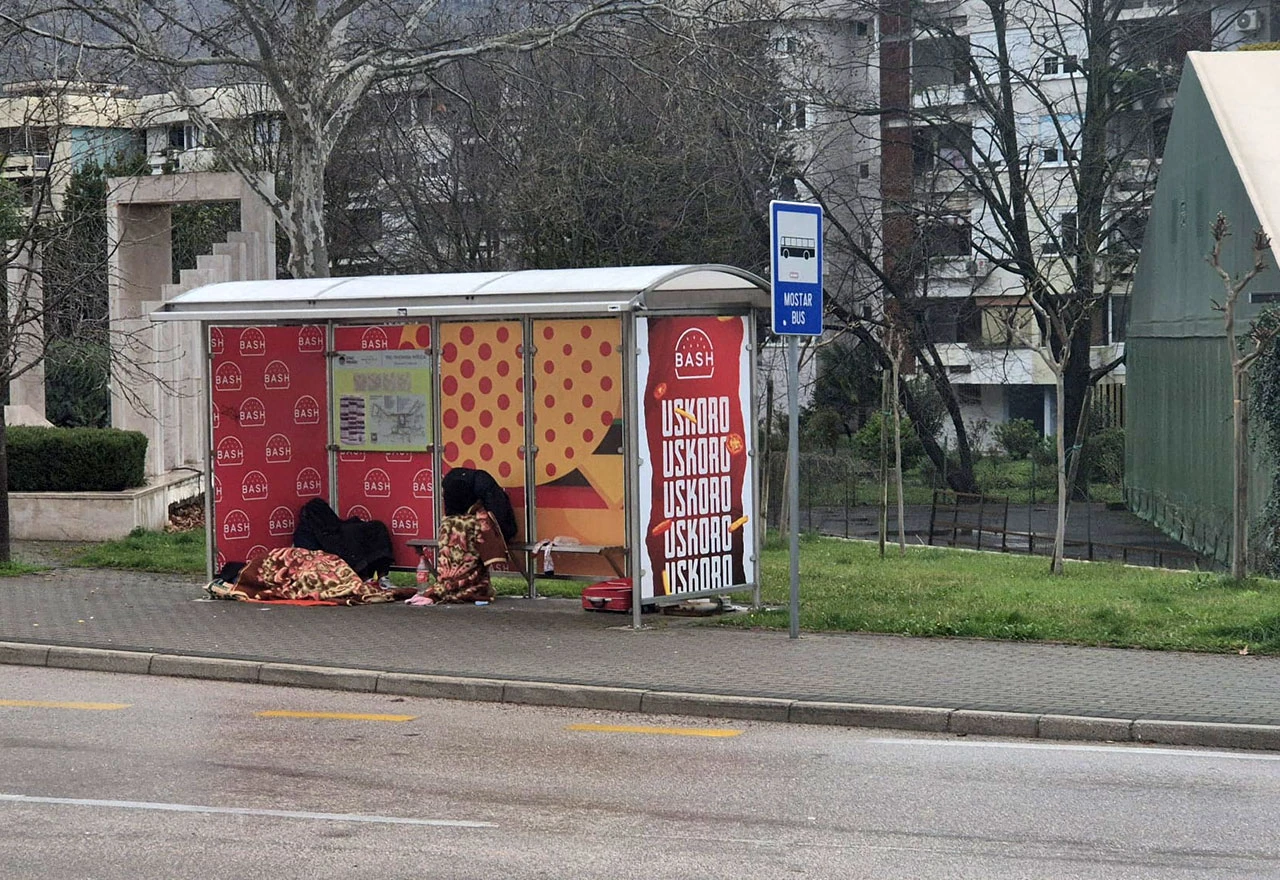 Jutro u Mostaru: Beskućnici sklonište potražili na stajalištu