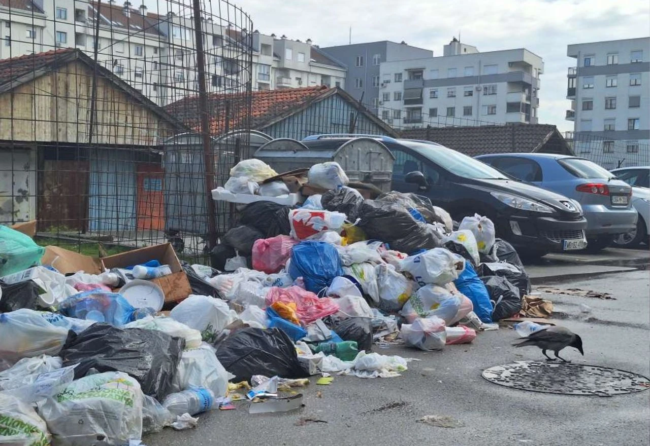 Banja Luka već peti dan zatrpana smećem, građani u šoku