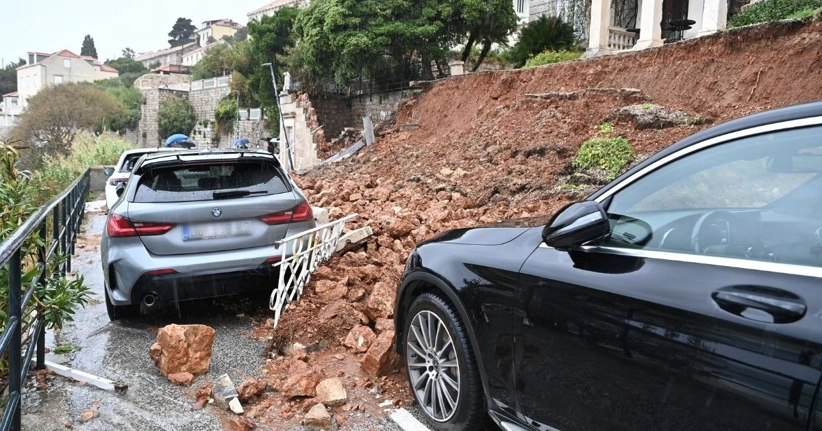 Odron blokirao prometnicu u Dubrovniku