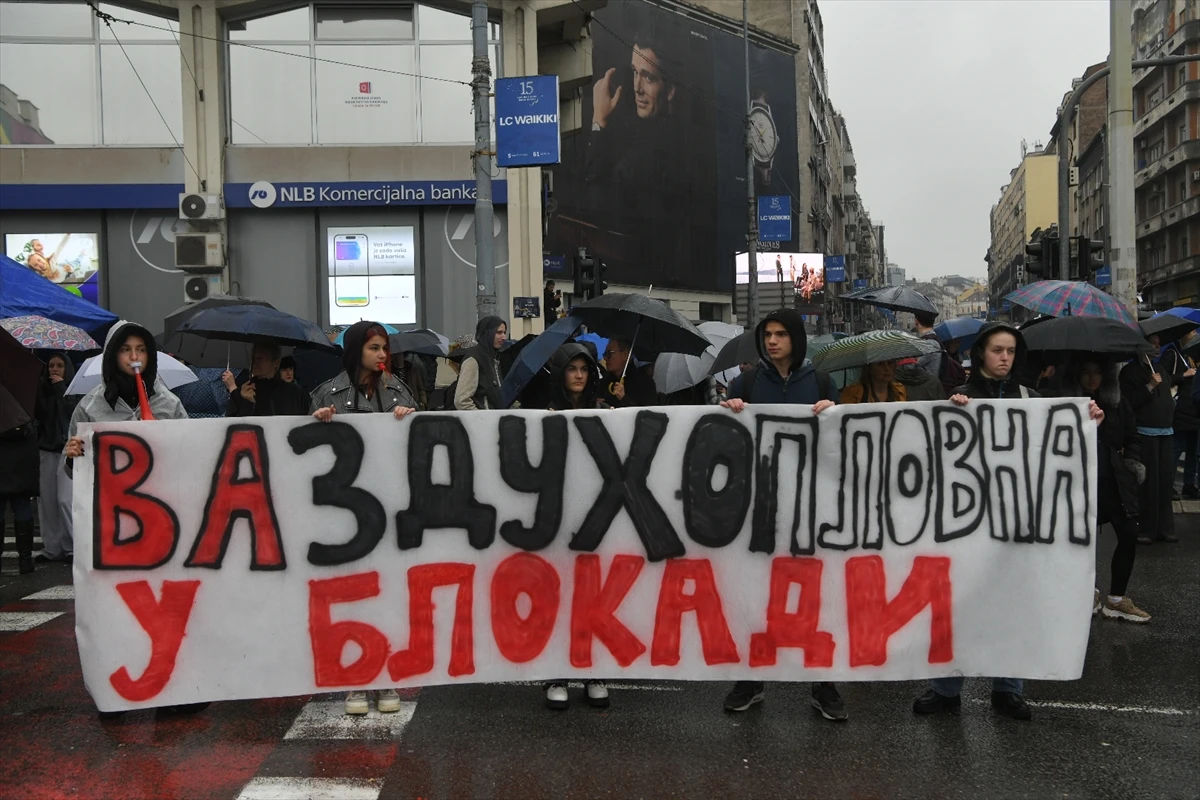 ''Ne prelazimo most jer ne prelazimo preko istine'': Studenti i građani blokirali Beograd